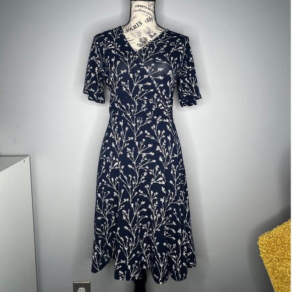 41Hawthorn (2X) Elisse Knit Surplice Dress - Stitch Fix Floral Flutter Sleeve - Picture 10 of 10